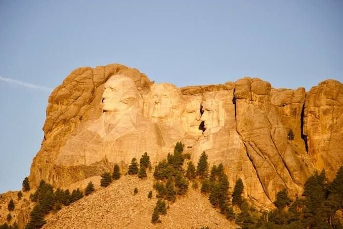 Yellowstone & Mount Rushmore