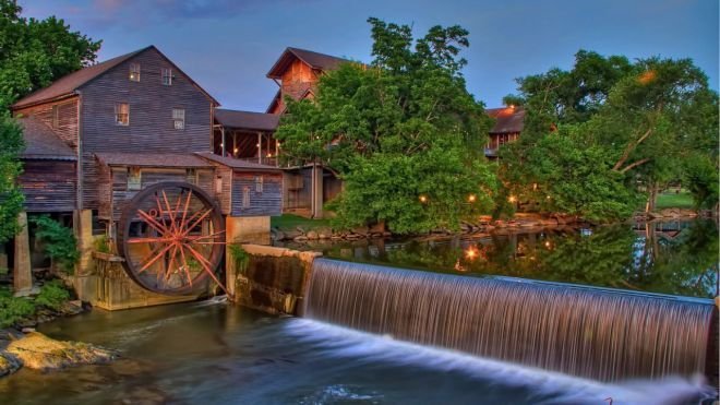 Smoky Mountains: Gatlinburg & Pigeon Forge